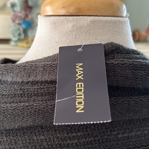 NWT “Max Edition” asymmetrical unique poncho sweater - Picture 5 of 5